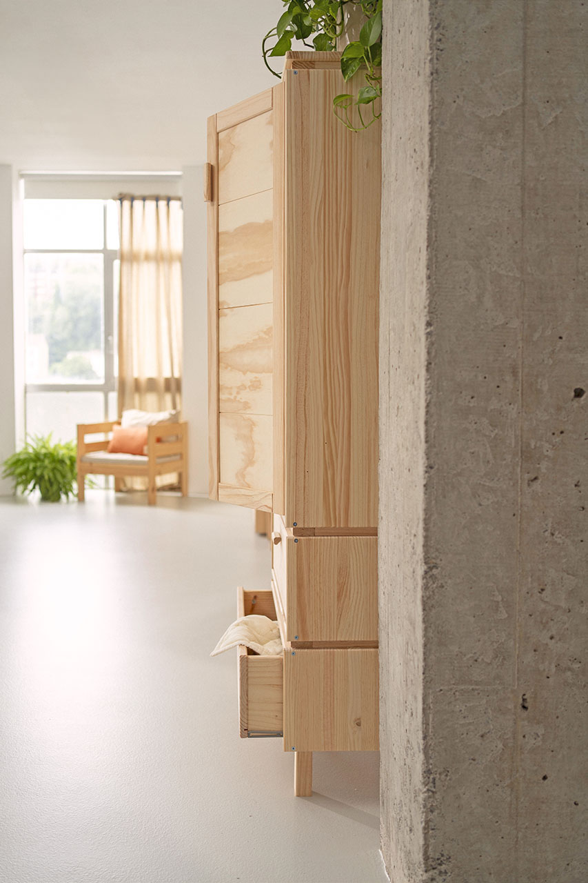 Imagen de ambiente 2 para:Armario de madera natural con cajones